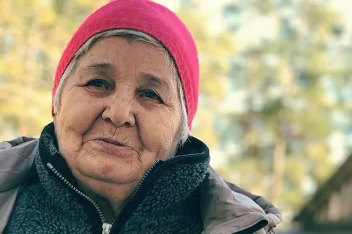81-летняя россиянка, борясь с деменцией, стала популярным блогером