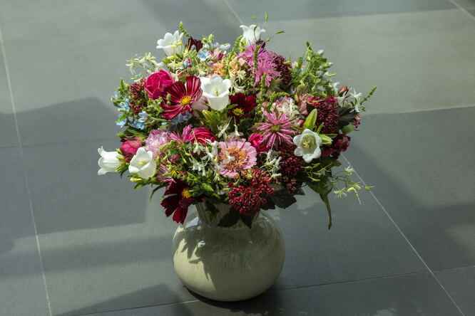 Срезанные цветы. Сохранение срезанных роз в букете. Срезанные цветы в вазе. Как сохранить букет в вазе дольше. Как сохранить букет в вазе дольше.