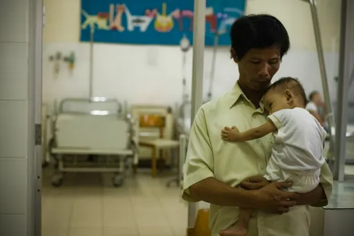 «Отец Вьетнама»: как обычный строитель спас сотни детей и похоронил тысячи