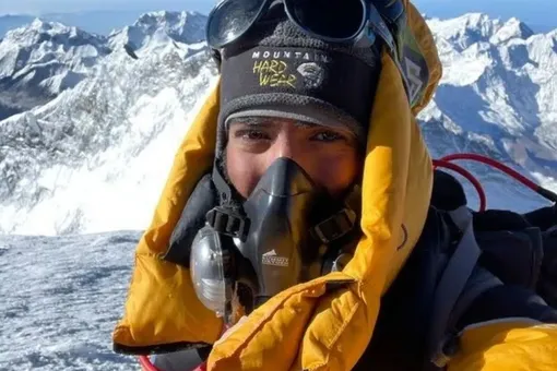 Без помощи, но веря в мечту: история альпиниста, заболевшего ковидом на Эвересте