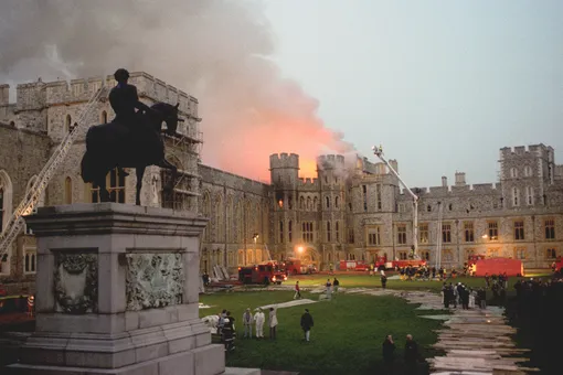 Подробности пожара в Виндзорском замке, превратившего дом королевы Елизаветы в руины
