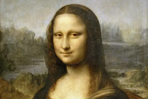 В Лувре мужчина в женской одежде совершил акт вандализма против «Мона Лизы»