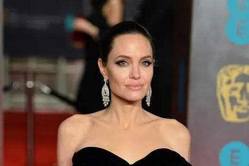 По слухам, Анджелина Джоли завела роман со звездой фильма «Тор»