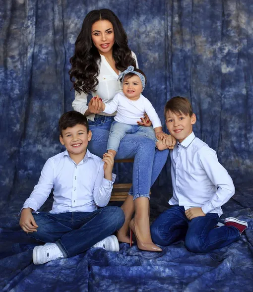 Полина Ололо, жена рэпера Сереги фото с детьми
