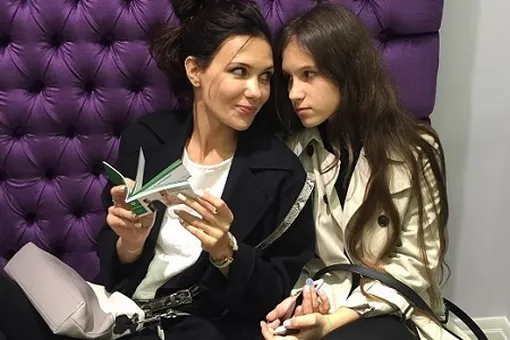 Как сестры: 38-летняя Екатерина Климова выглядит ровесницей дочери-подростка