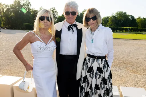 Донателла Версаче с режиссёром Базом Лурманом и главным редактором Vogue Анной Винтур