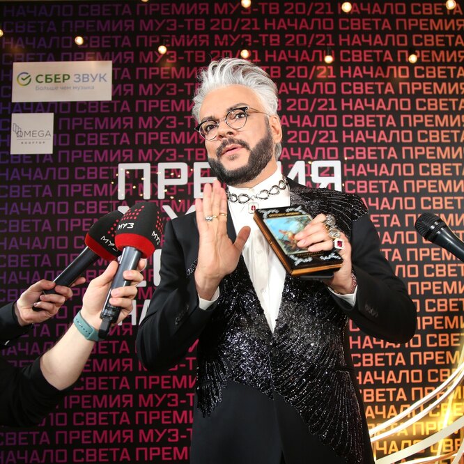 Филипп Киркоров на гала-ужине премии «МУЗ-ТВ» с новой сумкой