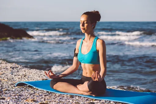 Йога на пляже, карвинг и еще 6 видов хобби, которые стоит попробовать этим летом