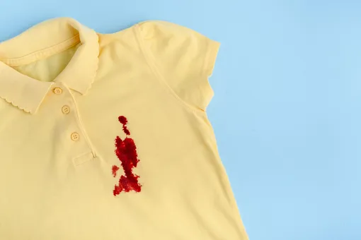Пятно крови на жёлтой футболке, Как вывести пятна крови с одежды: самые эффективные способы
