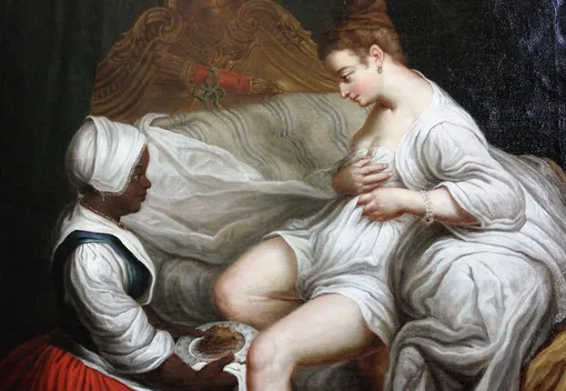 Картина, написанная в первой половине XVIII века анонимным художником, изображает молодую женщину и её служанку, помогающую с интимным туалетом