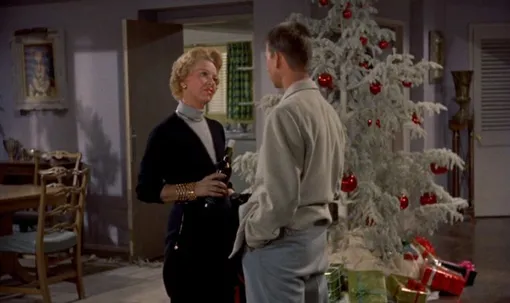 Кадр из фильма «Здесь спала Сьюзен», 1954