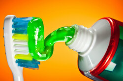 Суперлайфхаки с зубной пастой: что можно ею очистить