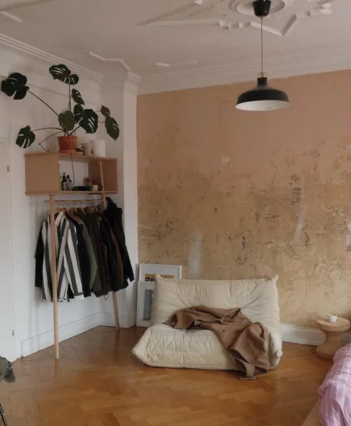 Вешалки для одежды могут стать спасением в однокомнатных квартирах с ограниченным пространством