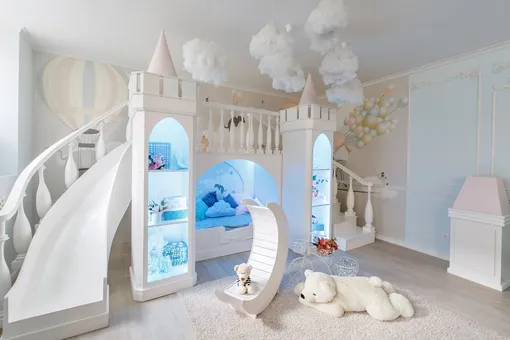 Детская комната с двухярусной кроватью