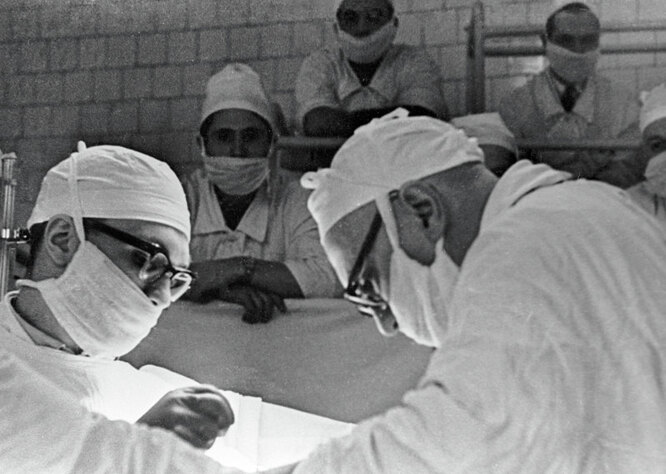 Как советская медицина оказалась впереди планеты всей: за что врачей .