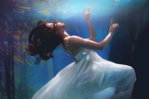 Романтика с элементом экстрима: парень сделал девушке предложение под водой