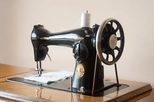 Механическая швейная машина