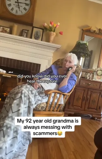 бабушка разводит телефонных мошенников видео