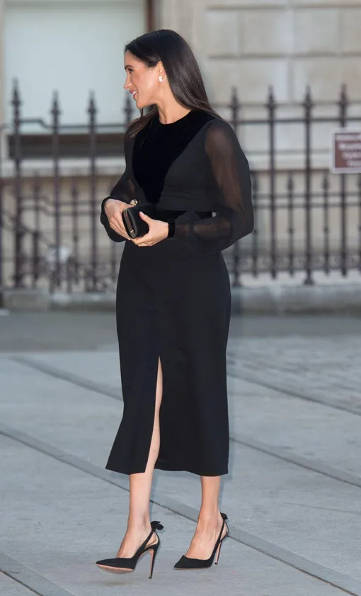 Меган Маркл в черном платье
