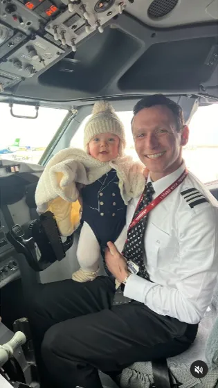 милое видео папа пилот и его дочка