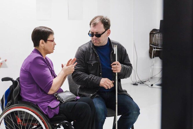 «Кого просить о помощи?» Как люди с инвалидностью ходят в музеи, галереи и кино