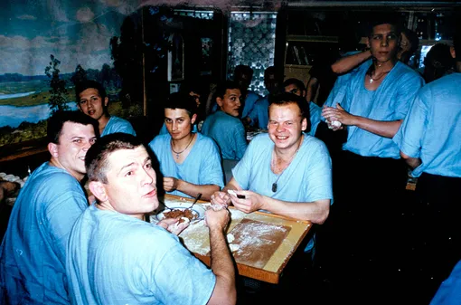 Дмитрий Колесников с другими членами экипажа подводной лодки