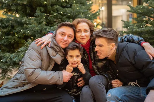 Максим Лагашкин и Екатерина Стулова с сыновьями Саввой и Лукой