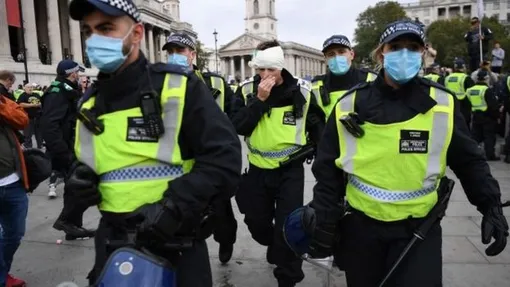 полицейские в лондоне, митинг в лондоне