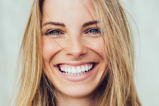Голливудская улыбка: 4 способа отбелить зубы