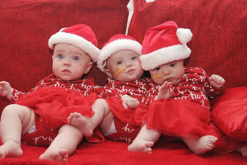 Рождественское чудо: самые маленькие тройняшки наконец дома