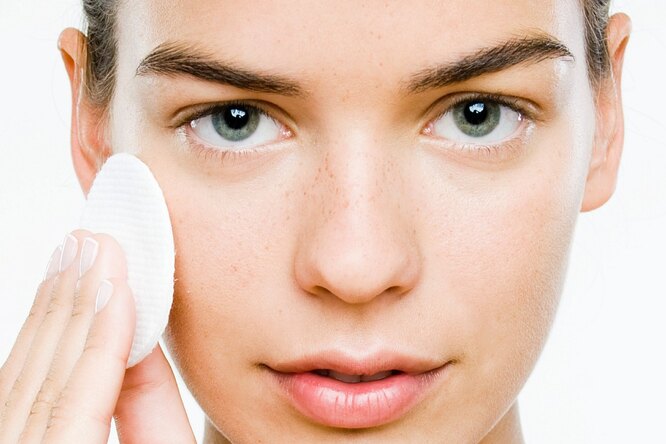 8 ошибок при удалении макияжа, которые вы совершаете каждый день