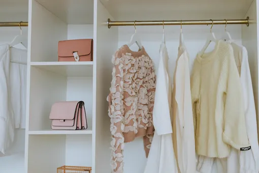 Лучше любого шкафа: где спланировать гардеробную и чем её наполнить? Советуют дизайнеры