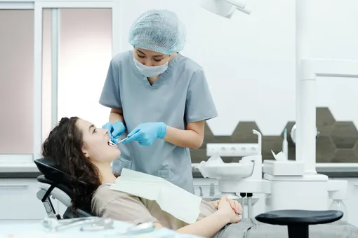 Стоматолог, зубной врач фото