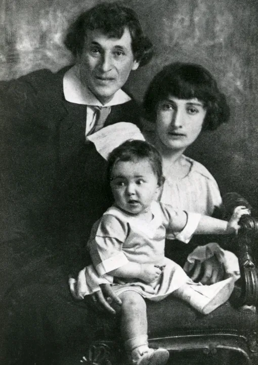 Марк Захарович Шагал с женой и дочерью Идой