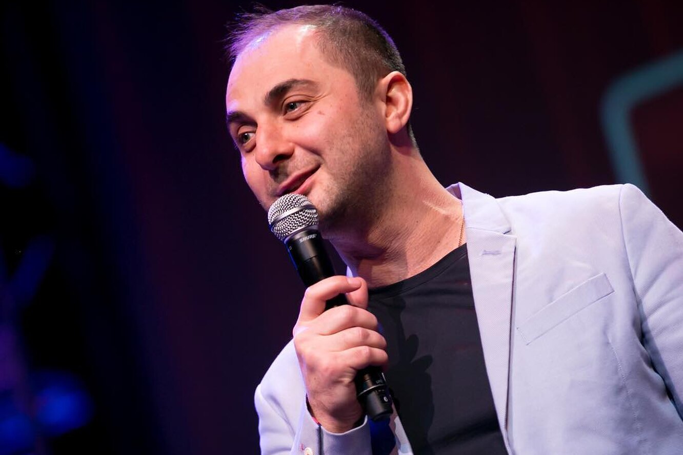 Камеди демис. Демис карибидис. Камеди клаб демис карибидис. Демис карибидис Грек. Демис карибидис молодой.