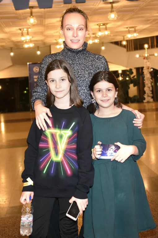Ольга Ломоносова с дочерьми
