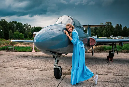 Юлия и реактивный самолет Л-29