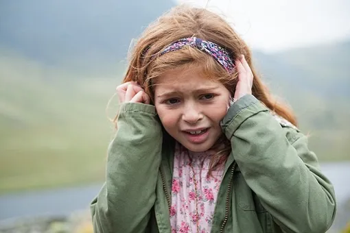 Глухая девочка, услышавшая мир благодаря имплантам, стала звездой телесериала