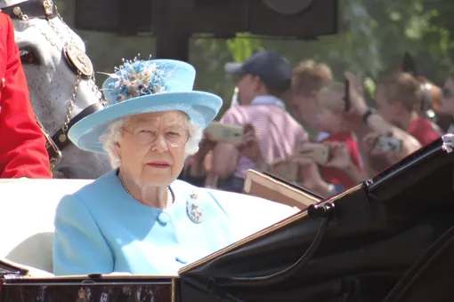 Королева Елизавета потеряла способность передвигаться и пропустит тронную речь