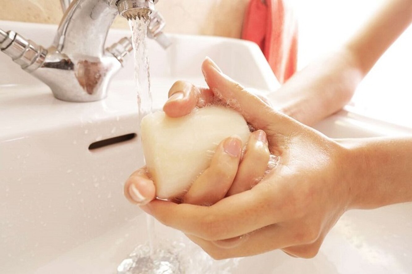 К чему снится отмывать. Привычки которые убивают. Женщина моет руки солью.