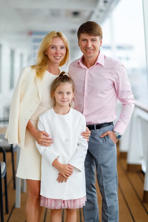 Алексей Ягудин и Татьяна Тотьмянина с дочкой Лизой