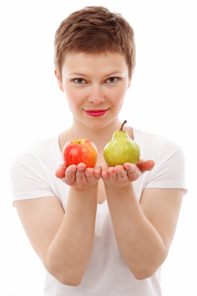 яблоки и груши, женщина с фруктами, фрукты
