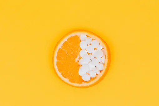 нужно ли пить витамин С или лучше есть цитрусовые?