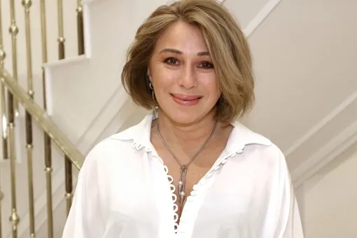 Красота требует жертв: 56-летняя Алена Апина впервые обратилась к косметологу