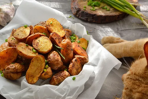 Как правильно приготовить картофель по-деревенски. Научит шеф-повар