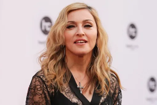 «Привет, это Мадонна, я пьяная»: видео нетрезвой певицы взволновало соцсети