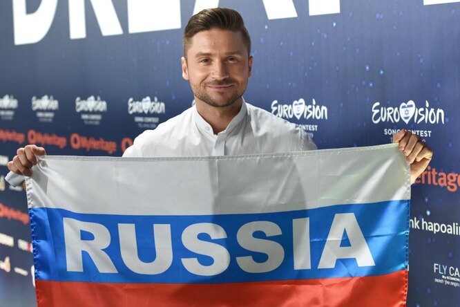 «Вот так и идите на сцену»: Сергей Лазарев выложил полуобнаженное фото в честь финала Евровидения