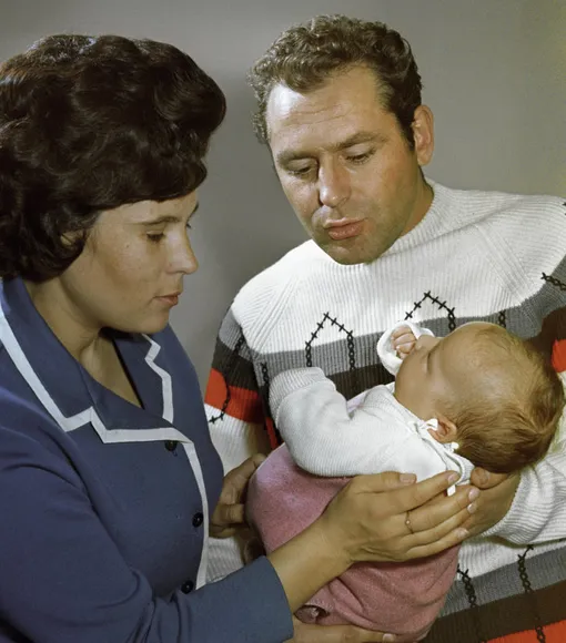Летчик-космонавт СССР Герман Титов с женой Тамарой и дочерью Таней