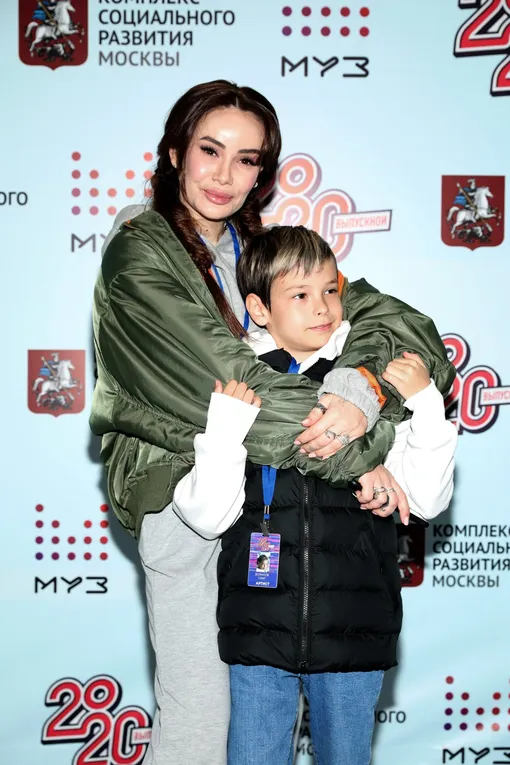 Айза Анохина с сыном