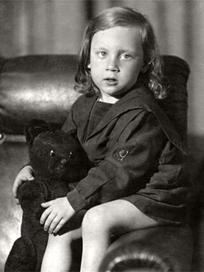 Владимир Высоцкий в детстве